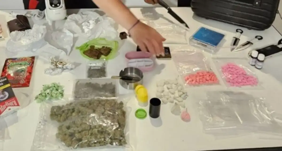 Dalla cocaina all’ecstasy, un bazar di droga nell’auto | Maxi sequestro e due arresti