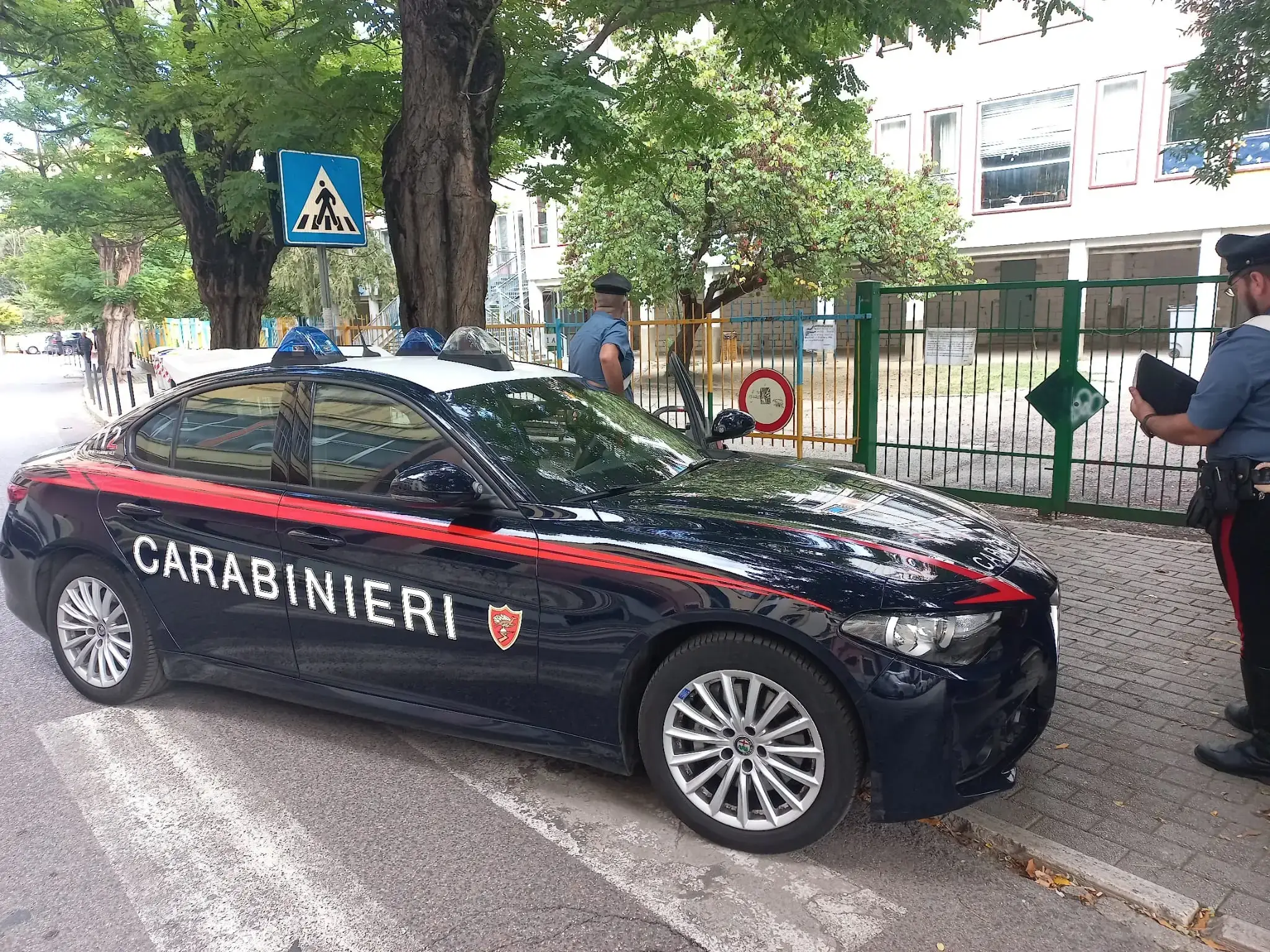 In fuga dal controllo con 200 dosi di cocaina, arrestato