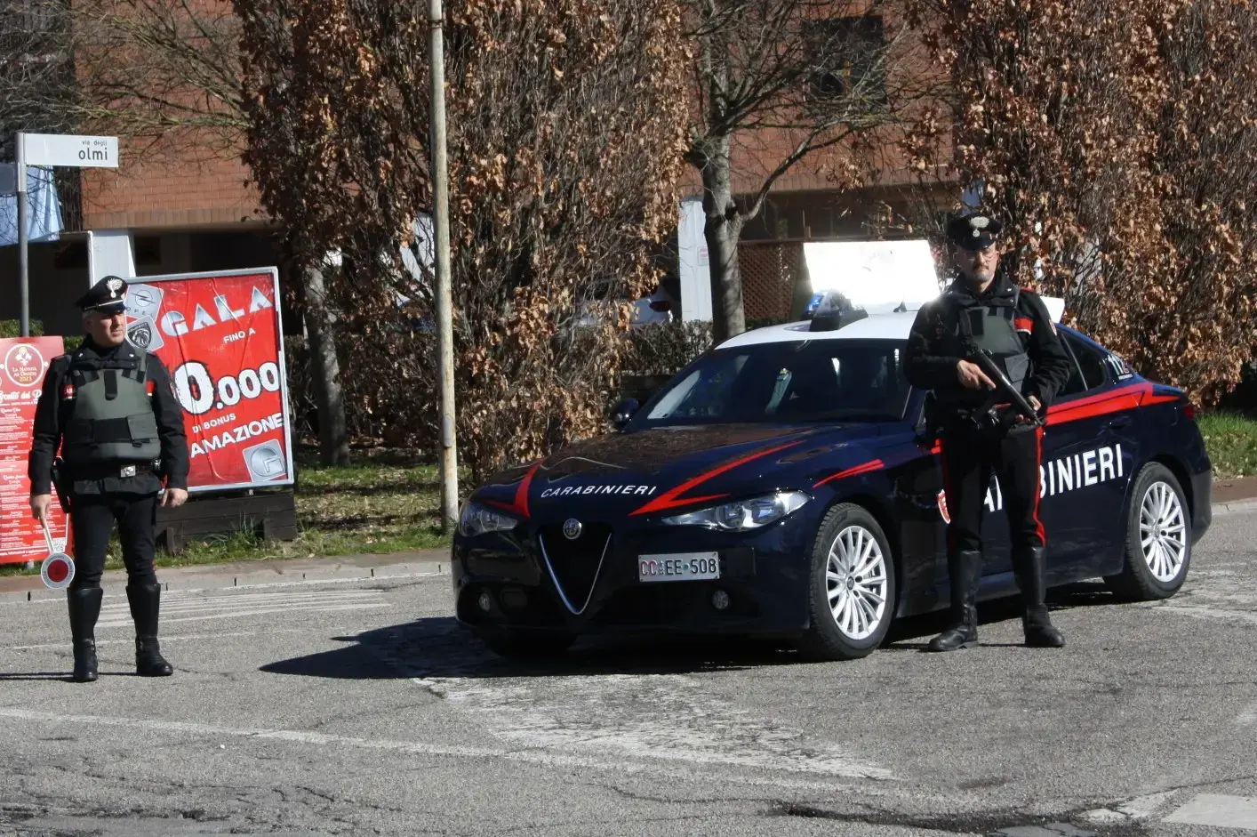 “Tuo padre coinvolto in una rapina” falso carabiniere raggira minore, arrestato