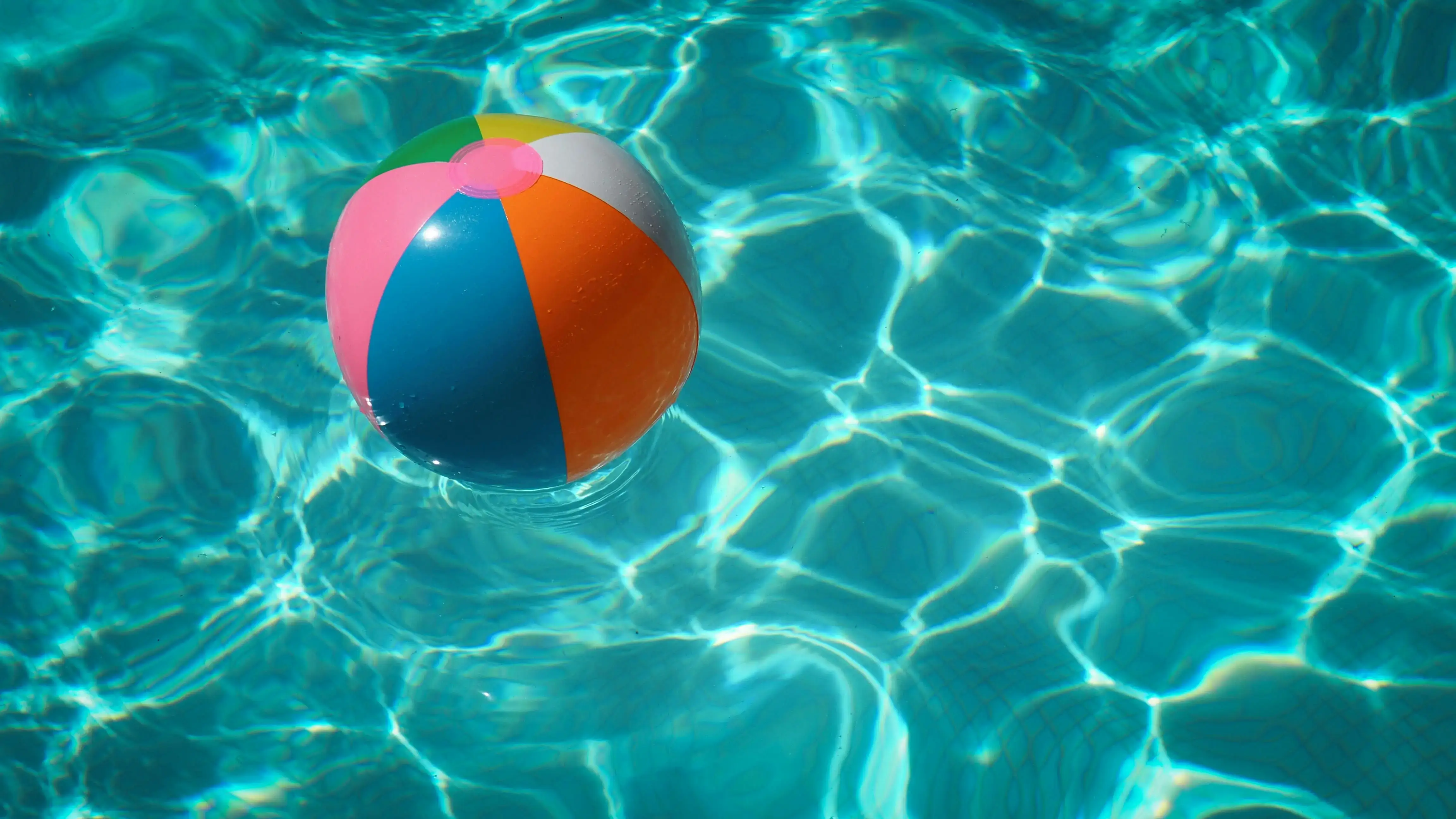 Vapori irritanti per pulizia sbagliata della piscina: revocata l'ordinanza del sindaco dopo 24 ore