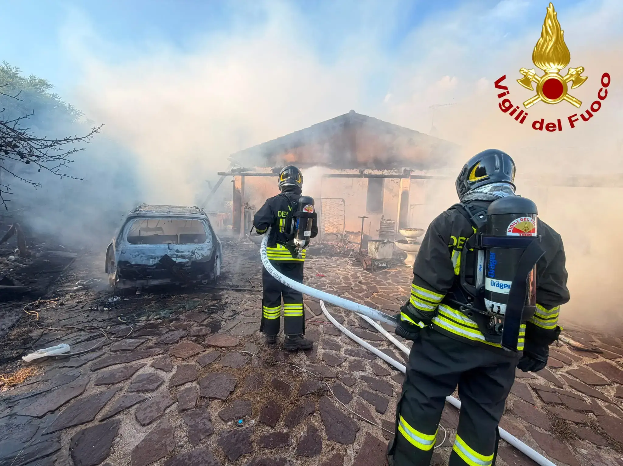 Incendio in una casa a Sangemini, prende fuoco veranda e due auto di cui una a GPL