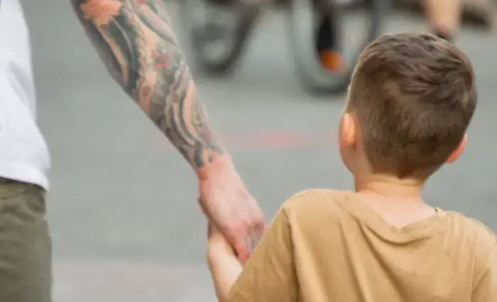 Truffano anziani davanti al figlio di 7 anni, arrestata coppia 