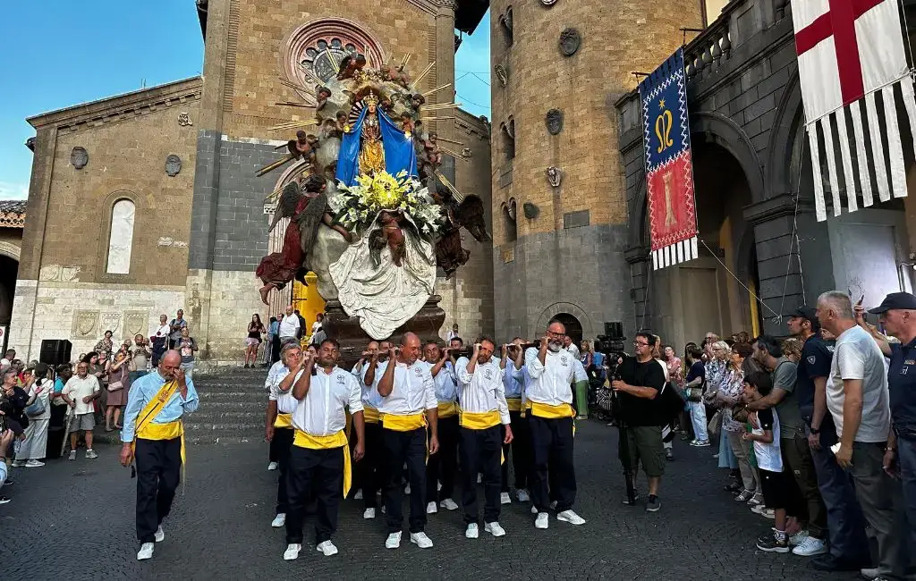 Orvieto, festa dell'Assunta: processione al duomo e pontificale
