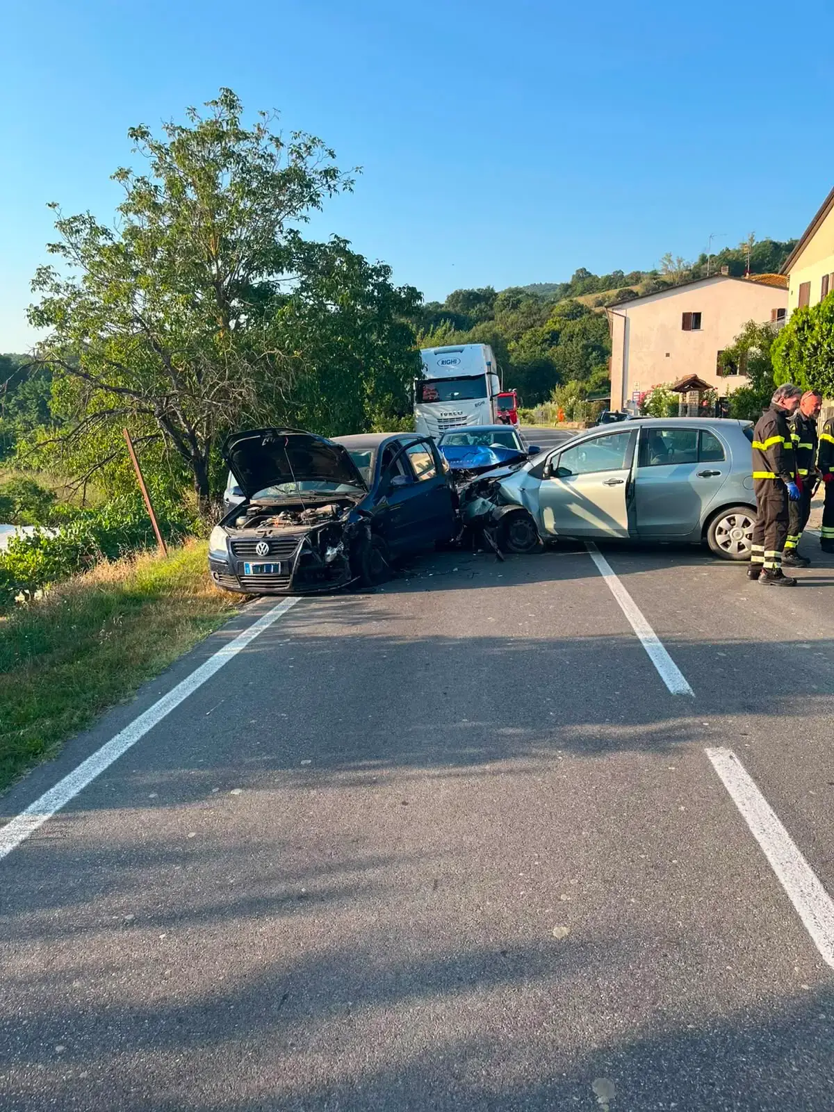 Incidente e tamponamento a catena: 3 auto coinvolte e 2 feriti