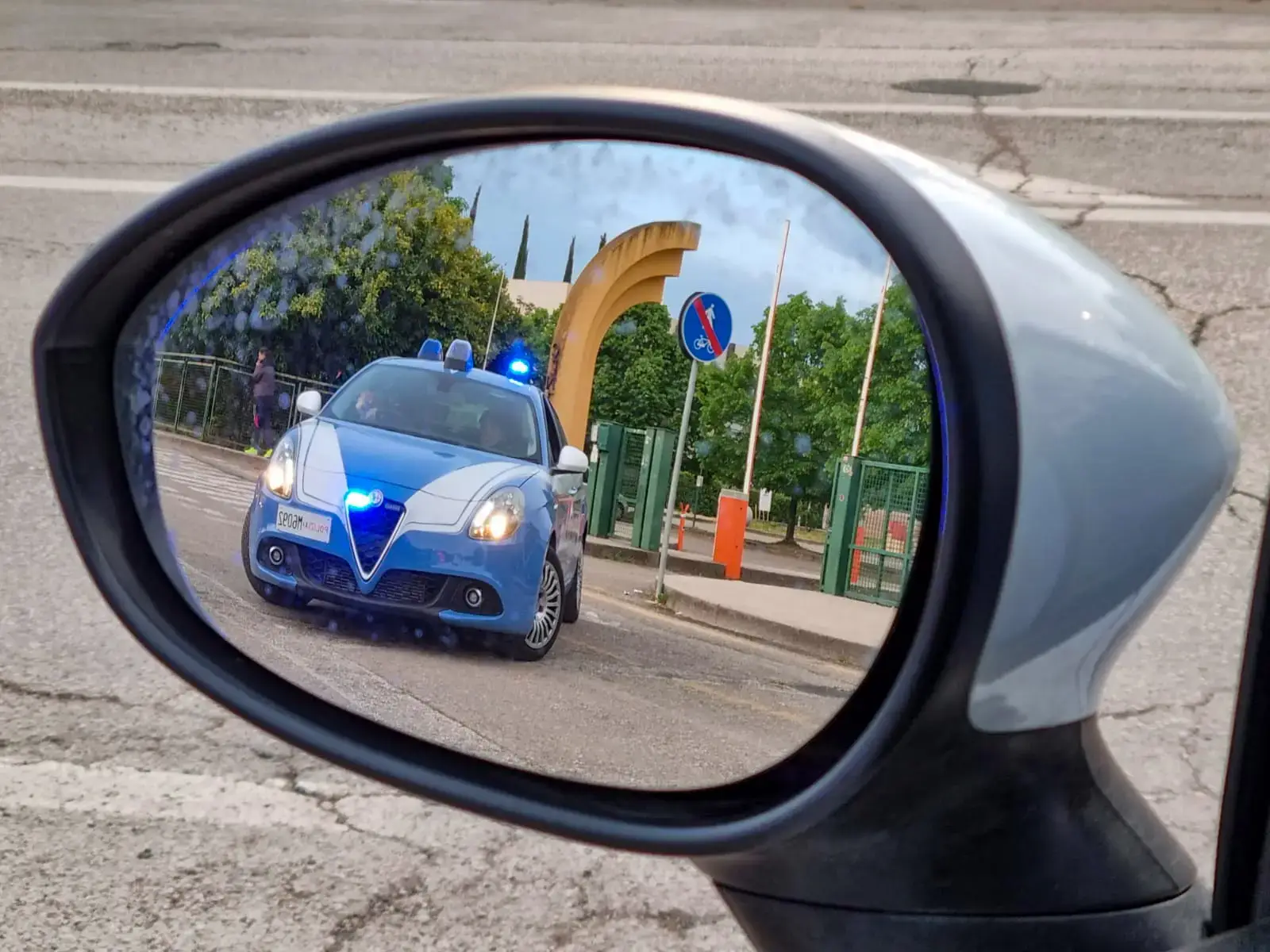 Ubriaco e contromano sulla E45, denunciato. Tasso alcolemico 4 volte superiore al limite