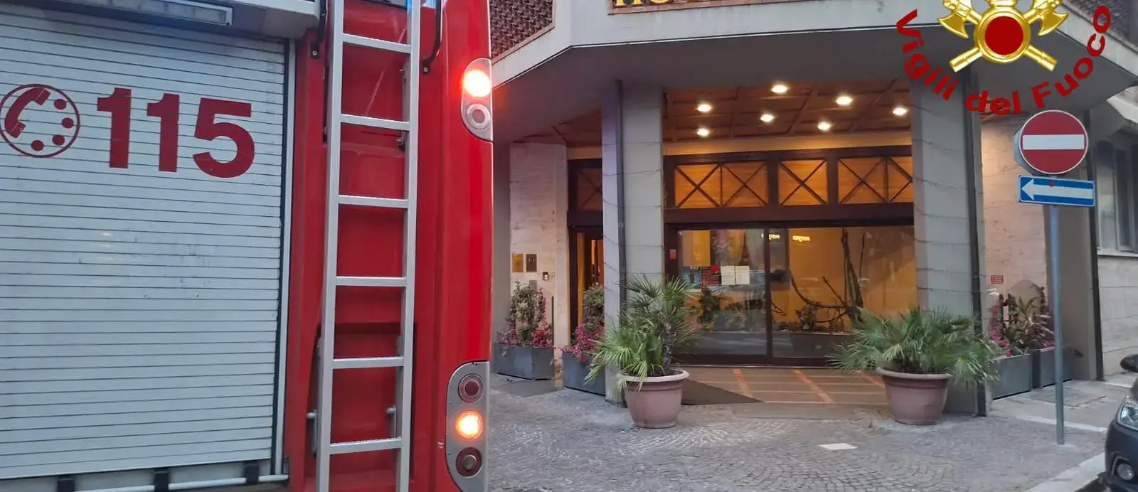 Incendio in un albergo a Terni, ospiti evacuati per precauzione
