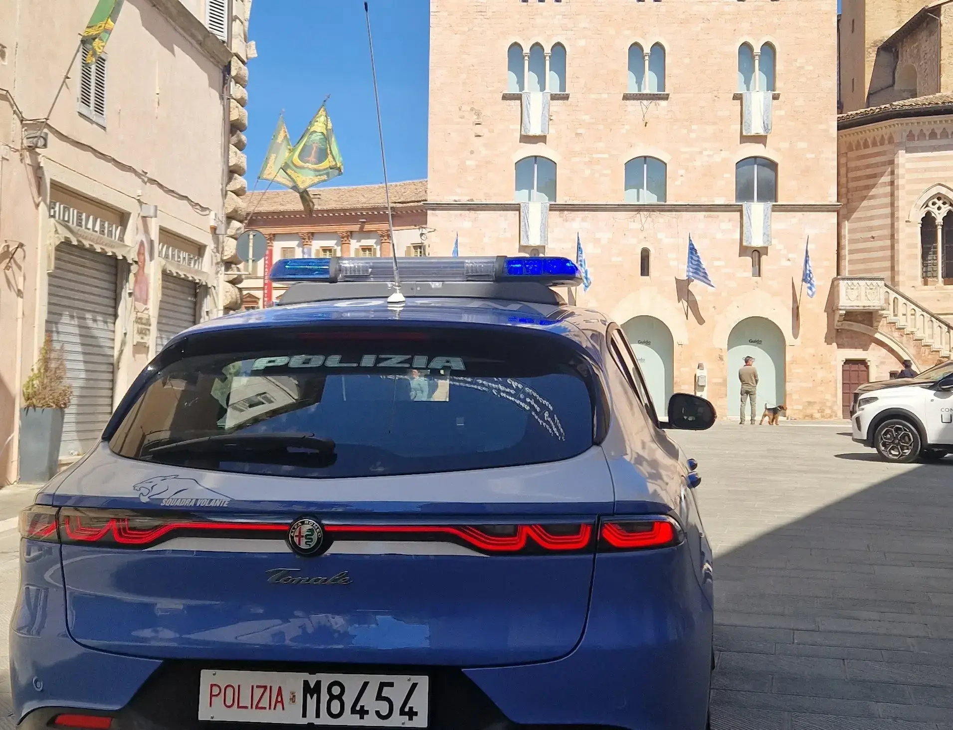Con la moglie minacciava gli anziani genitori per avere soldi