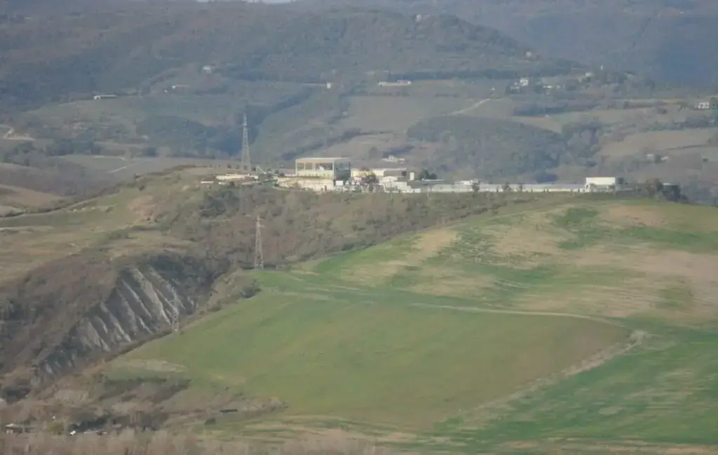 Discarica Le Crete, De Luca risponde a Tardani: "Polemiche strumentali da chi, tre anni fa, è rimasto a capo chino"