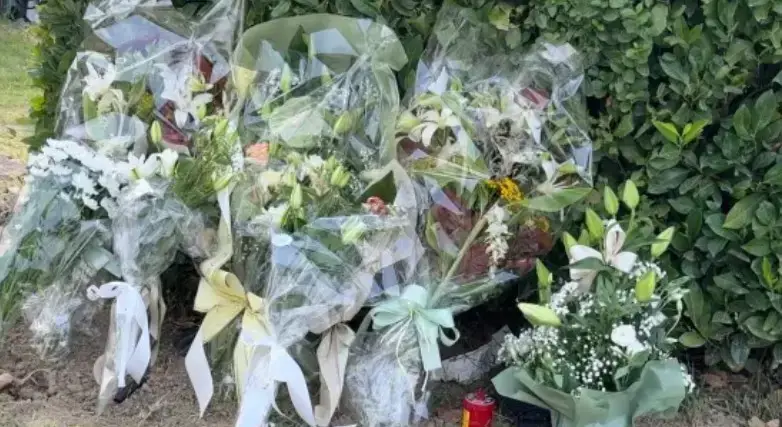 Il saluto nella camera ardente, venerdì i funerali di Samuele e Leonardo