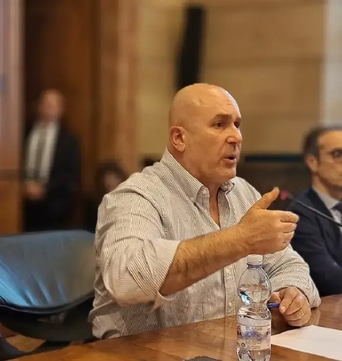 Confronto tv M5S vs. Bandecchi. Il sindaco chiede Conte o De Luca