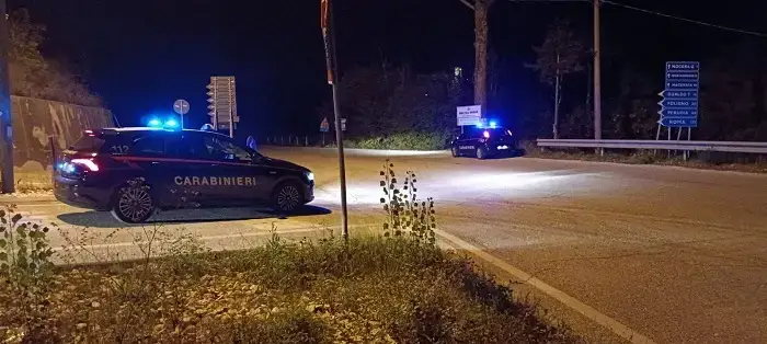 Ubriaco alla guida perde il controllo dell'auto e si schianta contro il guard-rail, sanzionato 