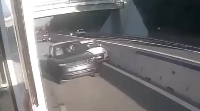 Folle fuga in E45 con un'auto rubata, arrestato 15enne VIDEO