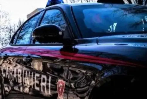 Vicino a scuola con droga e tanti soldi, arrestato ed espulso