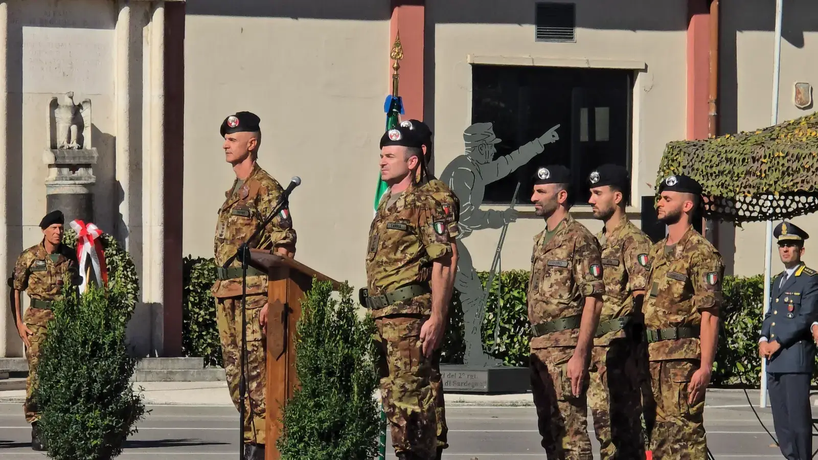Cambio al 2° Granatieri, arriva il Colonnello Lanna. L’abbraccio al Colonnello Rauso. Foto e Video