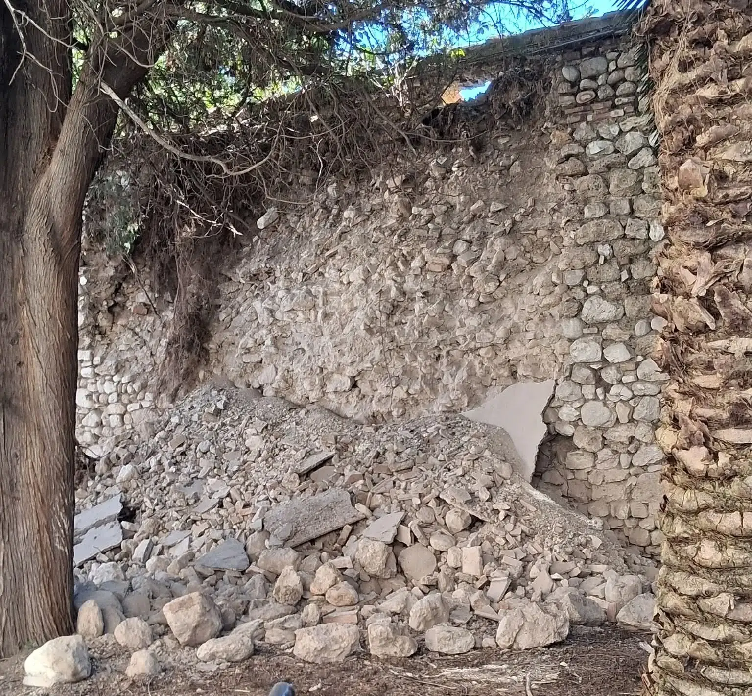Crollo mura di Terni, nuova ordinanza "Il Comune non ha obblighi di conservazione" | Di chi sono le mura?