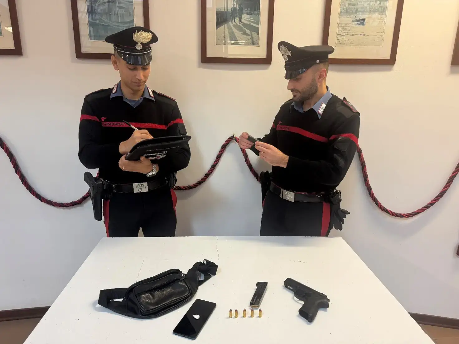 Panicale, minaccia il suicidio con una pistola rubata: salvato - e successivamente arrestato