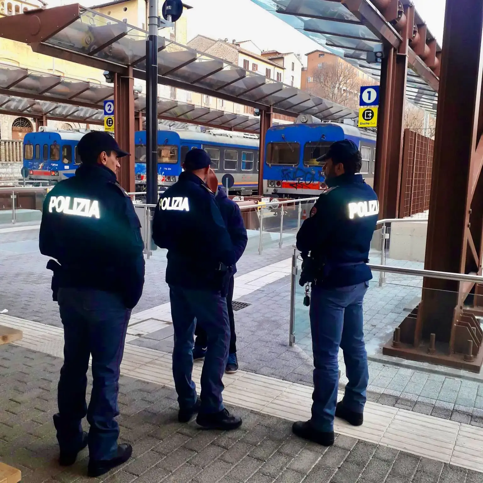 Minaccia con spranghe e estintore il personale di F.S., divieto di ritorno per 4 anni